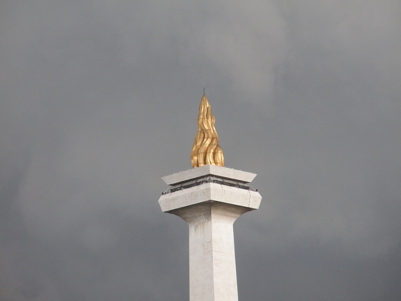 ジャカルタ　独立記念塔　先端
